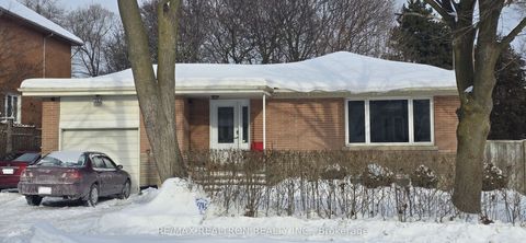 Photo of 318 Holmes Avenue, Toronto, ON M2N 4N3 (MLS # C12723146)
