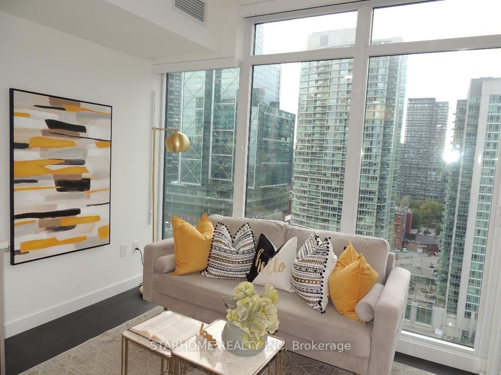 Photo of 1 Concord Cityplace Way #2015, Toronto, ON M5V 0X3 (MLS # C13864432)