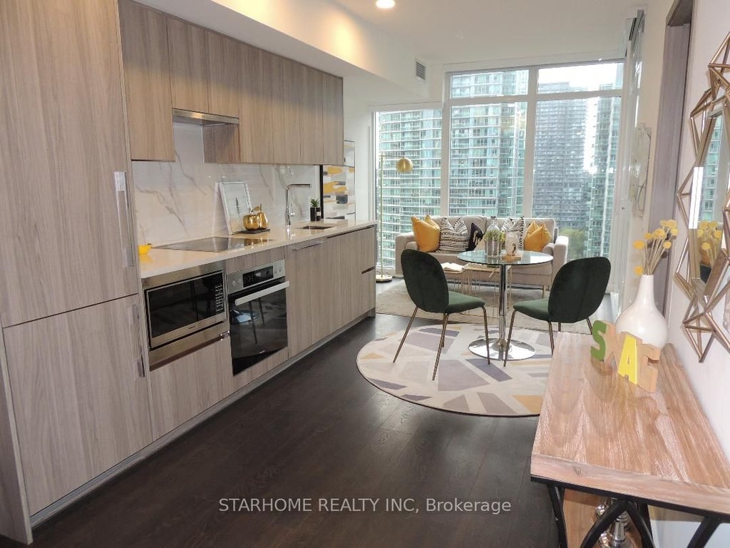 Photo of 1 Concord Cityplace Way #2015, Toronto, ON M5V 0X3 (MLS # C13864432)