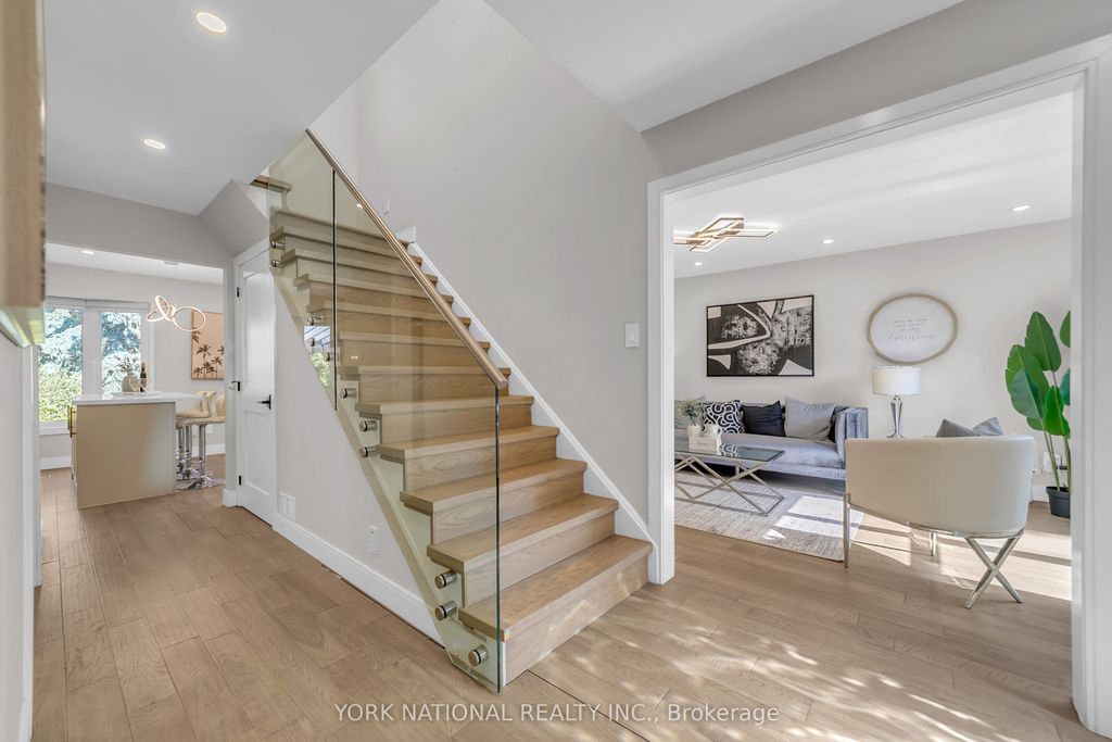 Photo of 195 John Bowser Crescent, Newmarket, ON L3Y 7N6 (MLS # N13087950)