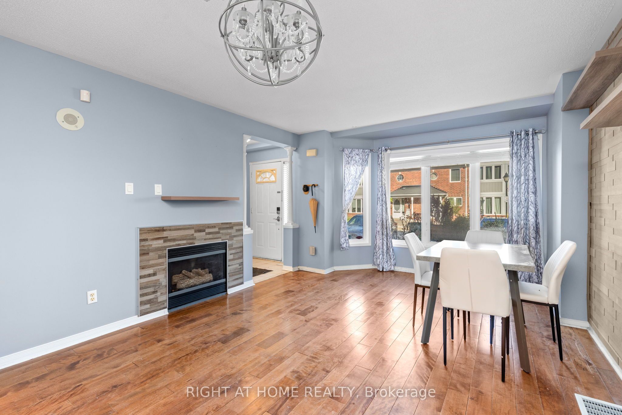 18 Clark Avenue W 176
