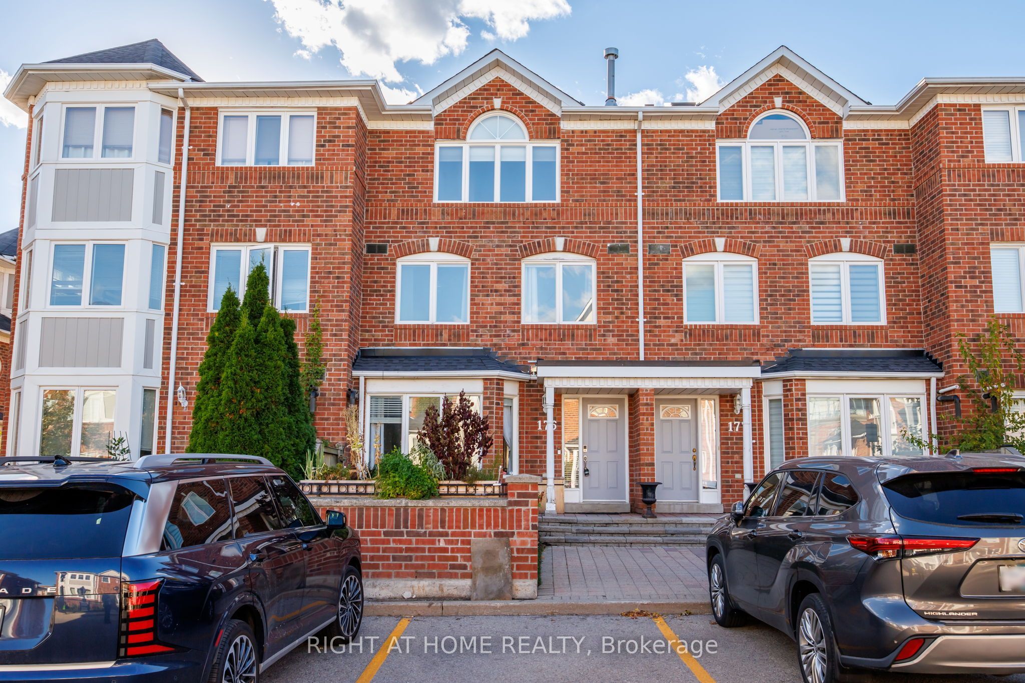 18 Clark Avenue W 176