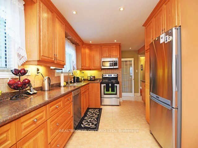 1602 Coram Crescent Main