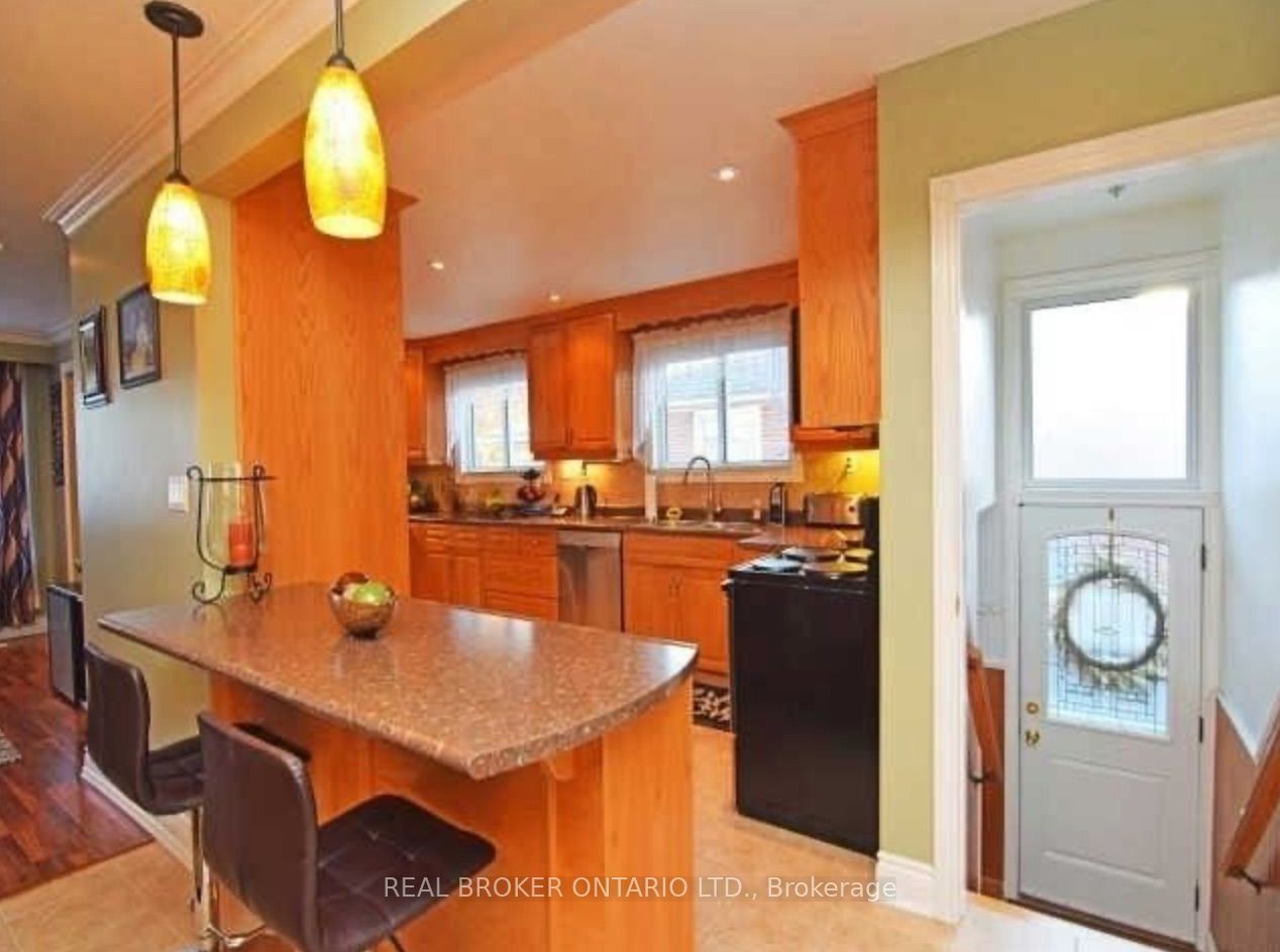 1602 Coram Crescent Main