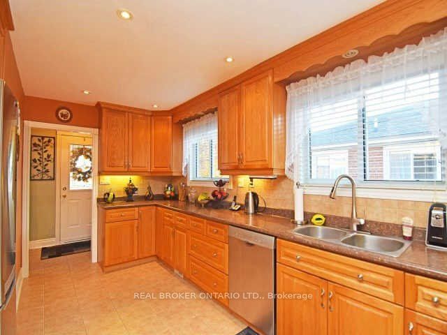 1602 Coram Crescent Main