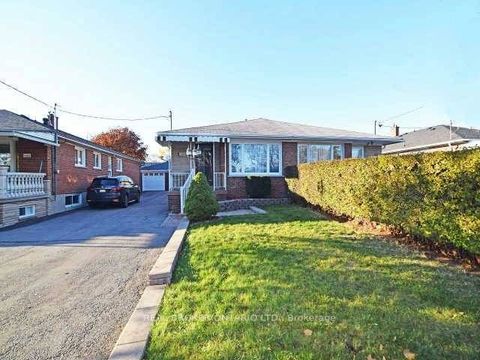 1602 Coram Crescent Main Mississauga ON L4X 1K9