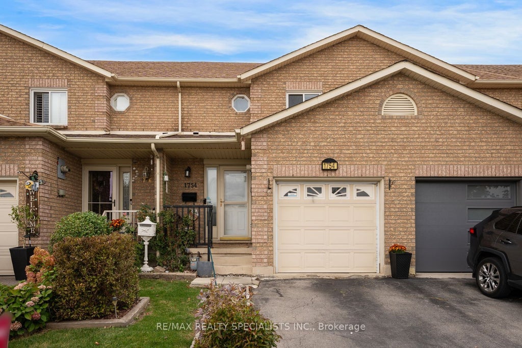 Photo of 1754 UPPER GAGE Avenue, Hamilton, ON L8W 3W3 (MLS # X14084078)