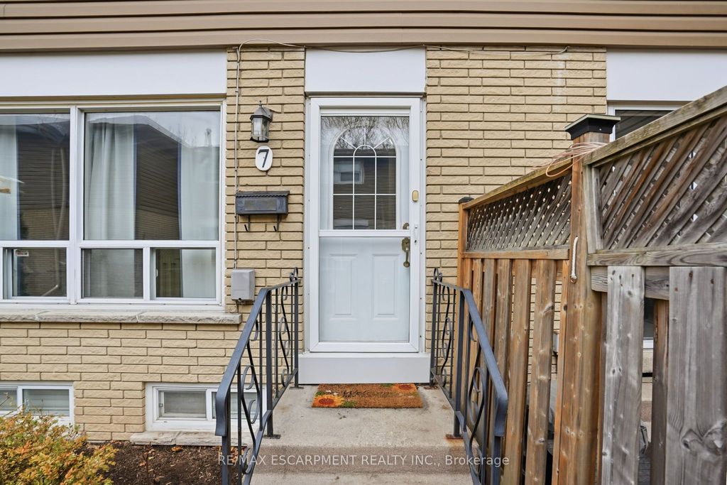 Photo of 914 Mohawk Road #7, Hamilton, ON L8T 2R8 (MLS # X13027560)