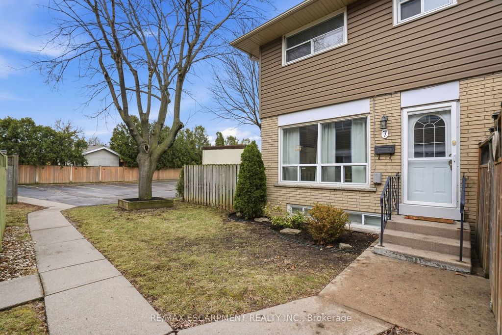Photo of 914 Mohawk Road #7, Hamilton, ON L8T 2R8 (MLS # X13027560)