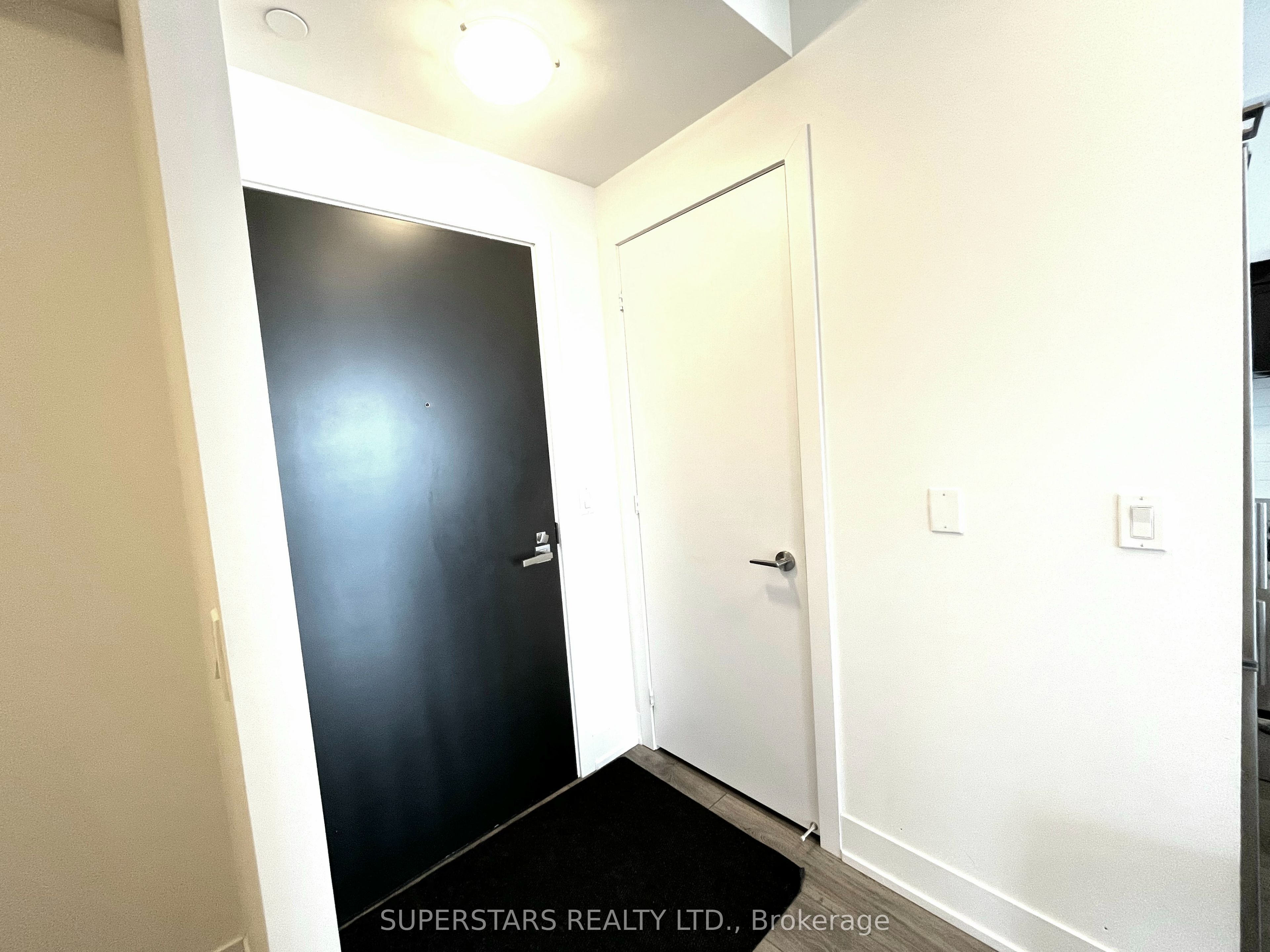 9471 Yonge Street 1608