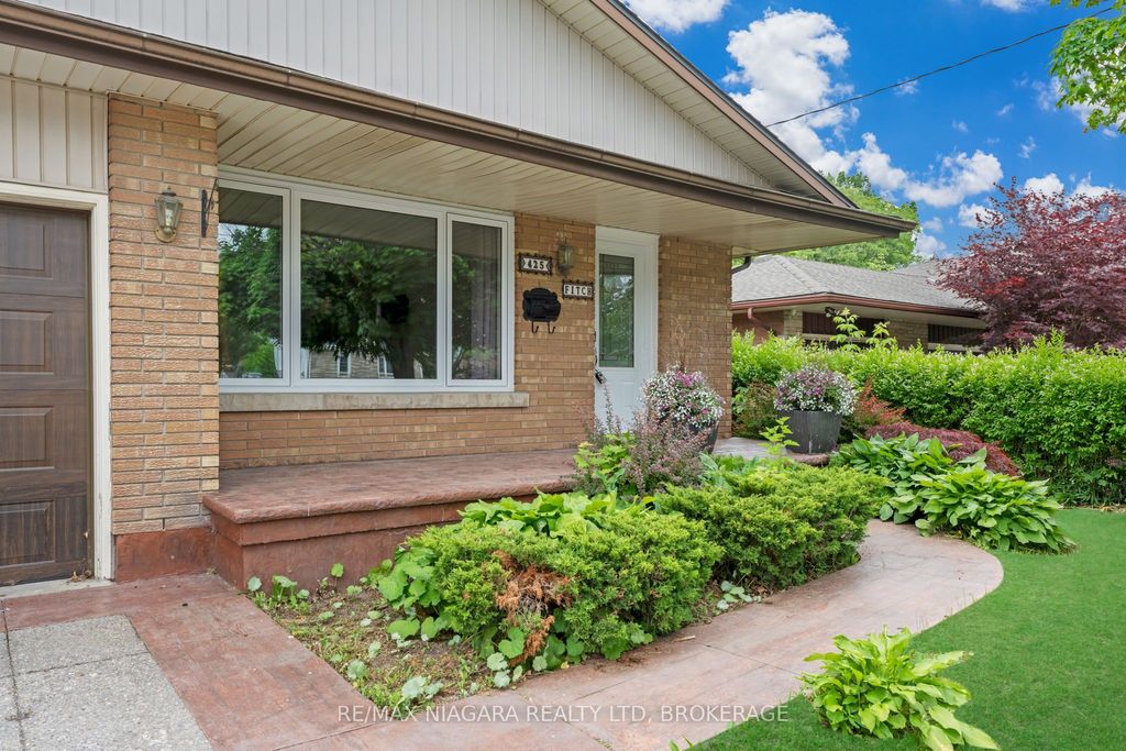 Photo of 425 Fitch Street, Welland, ON L3C 4W7 (MLS # X13075258)