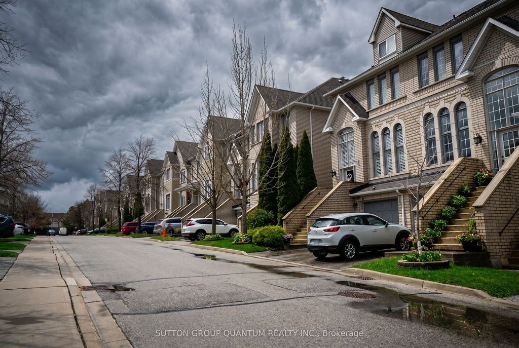 Photo of 5525 Palmerston Crescent #26, Mississauga, ON L5M 5Z8 (MLS # W13081948)