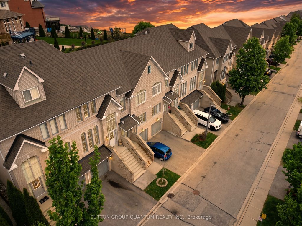Photo of 5525 Palmerston Crescent #26, Mississauga, ON L5M 5Z8 (MLS # W13081948)