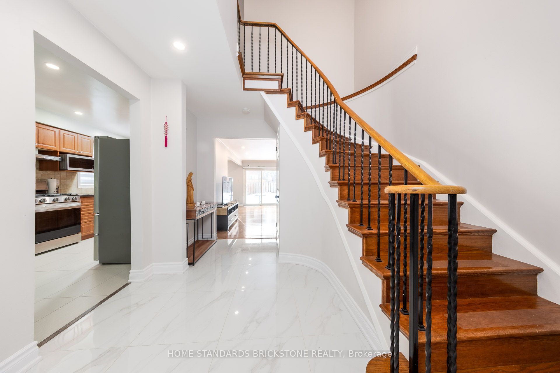 8 Royal Colwood Court