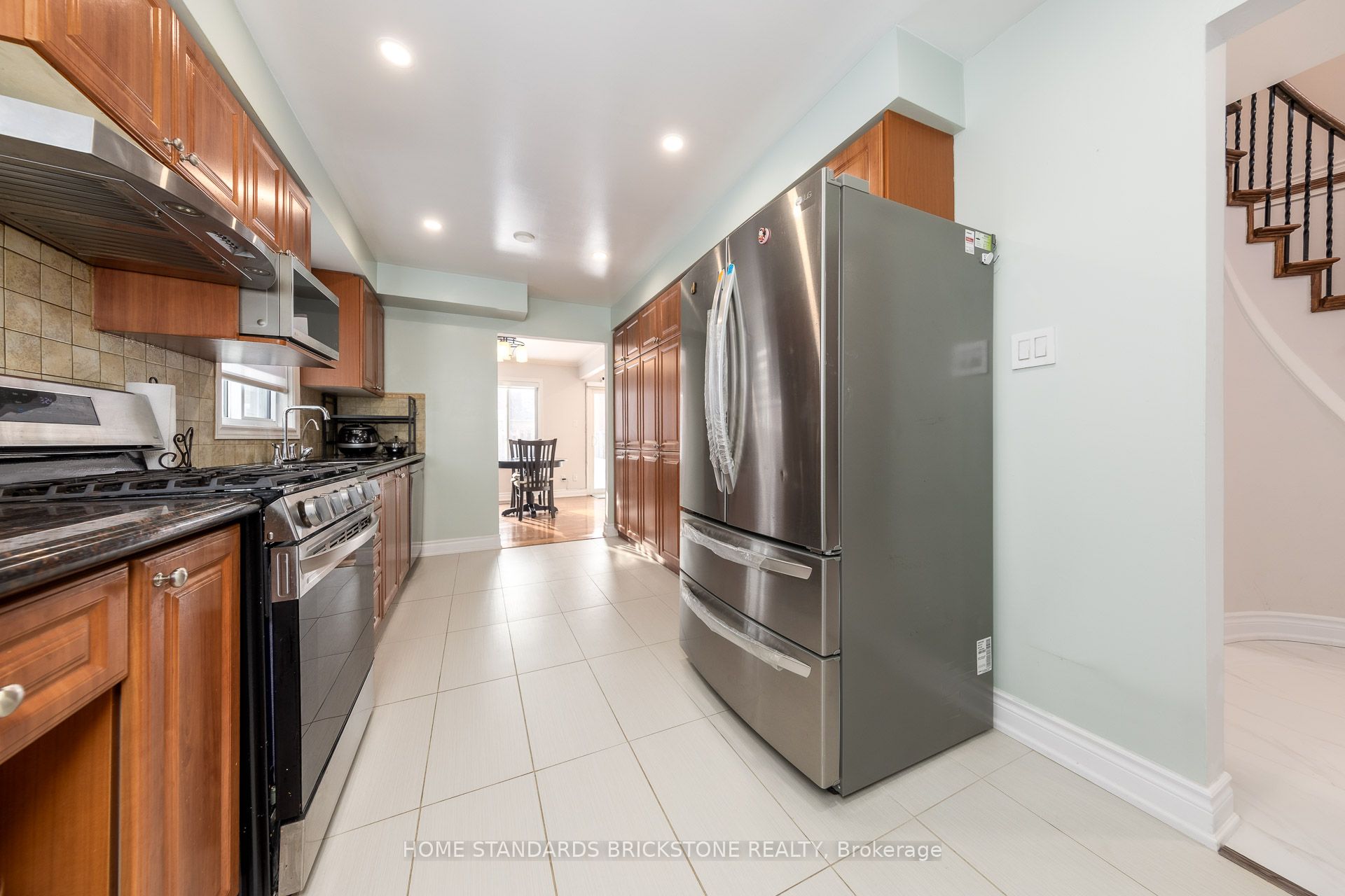 8 Royal Colwood Court