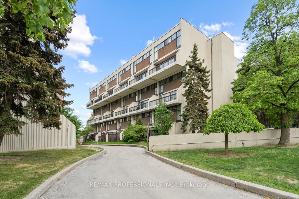 Photo of 2 Valhalla Inn Road #339, Toronto, ON M9B 6C3 (MLS # W13603408)