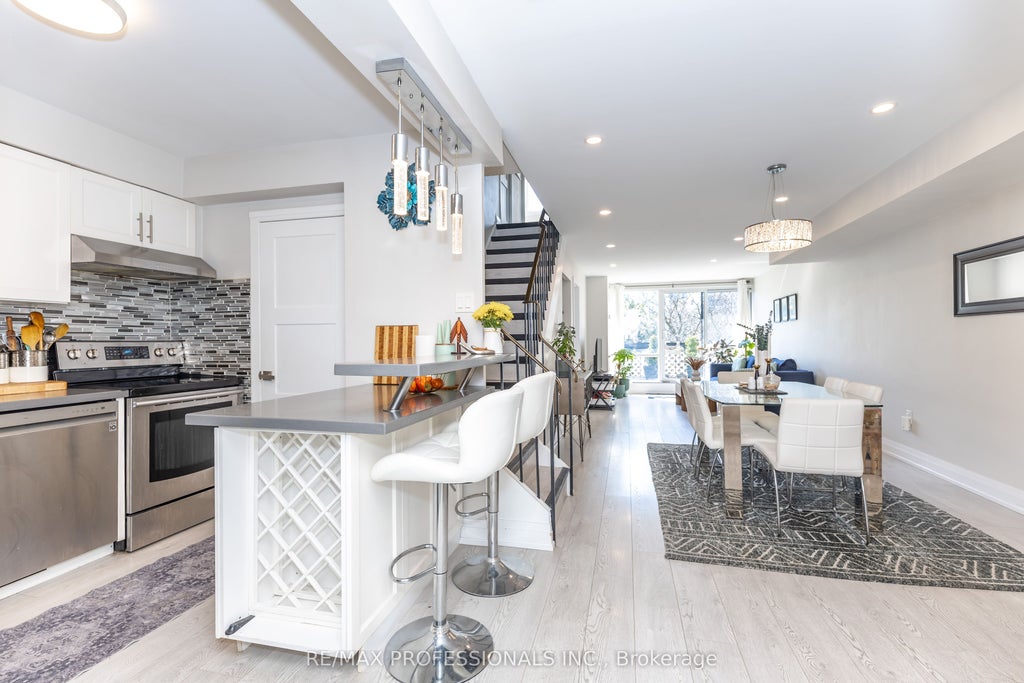 Photo of 2 Valhalla Inn Road #339, Toronto, ON M9B 6C3 (MLS # W13603408)