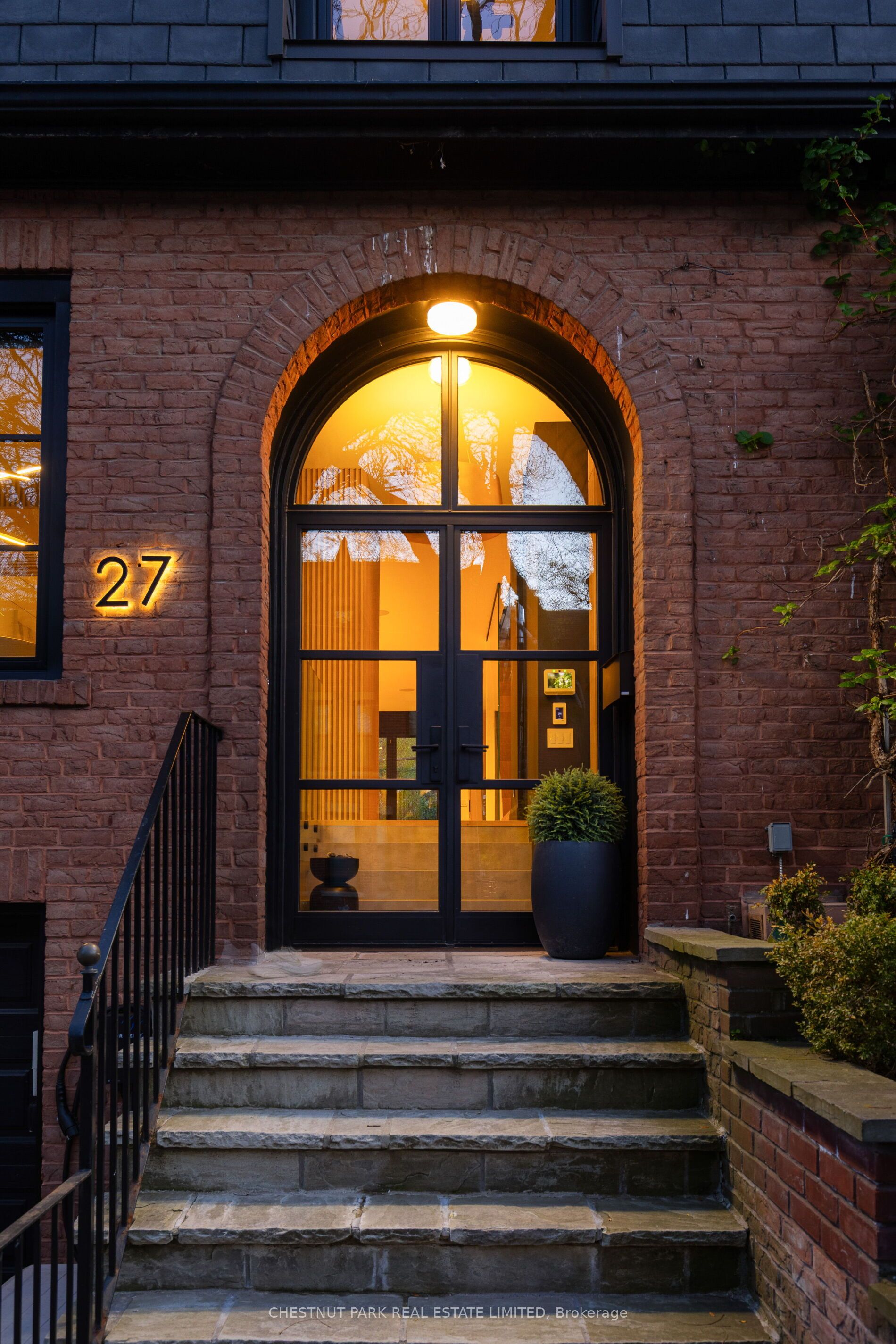27 Boswell Avenue