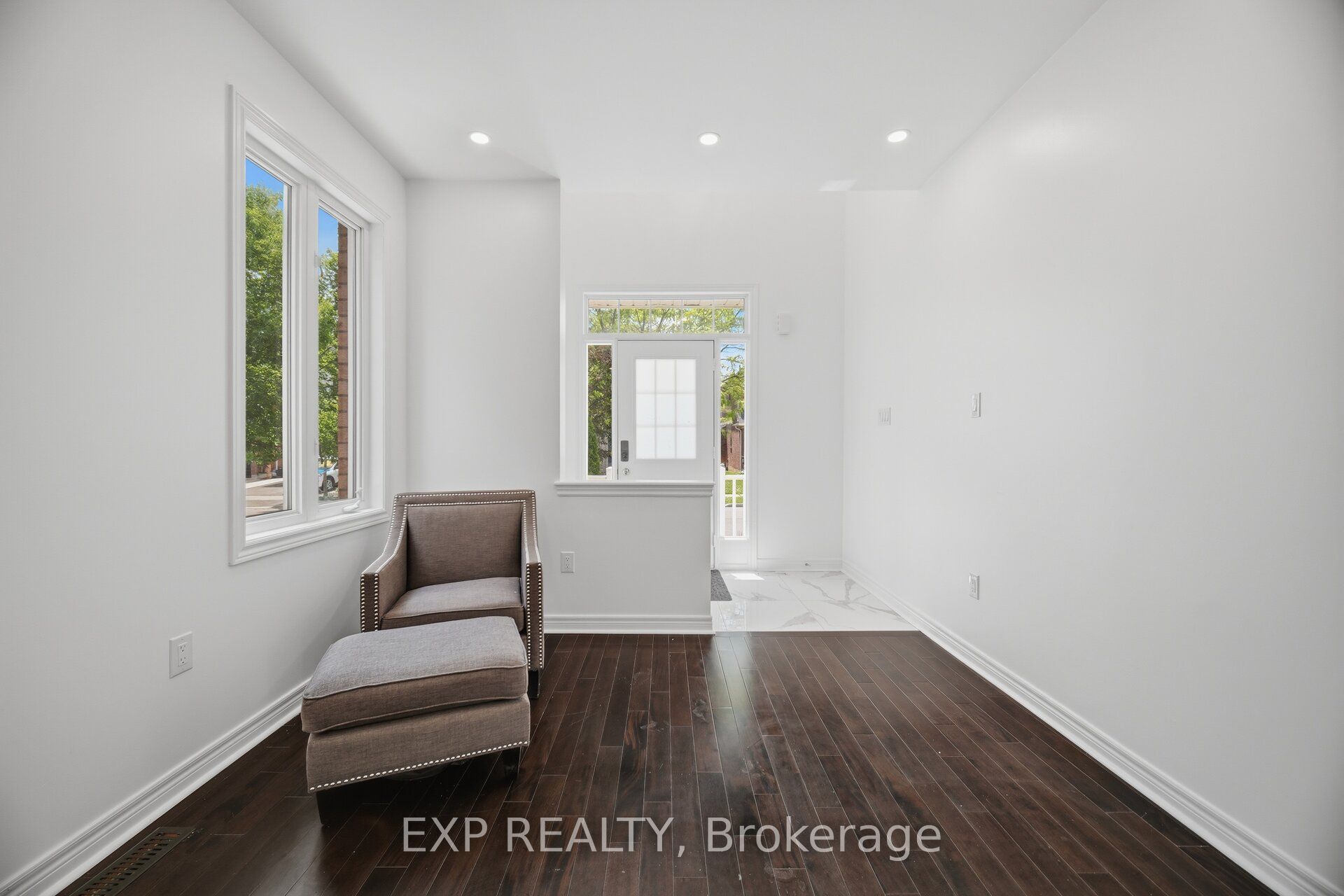 363 Holmes Crescent