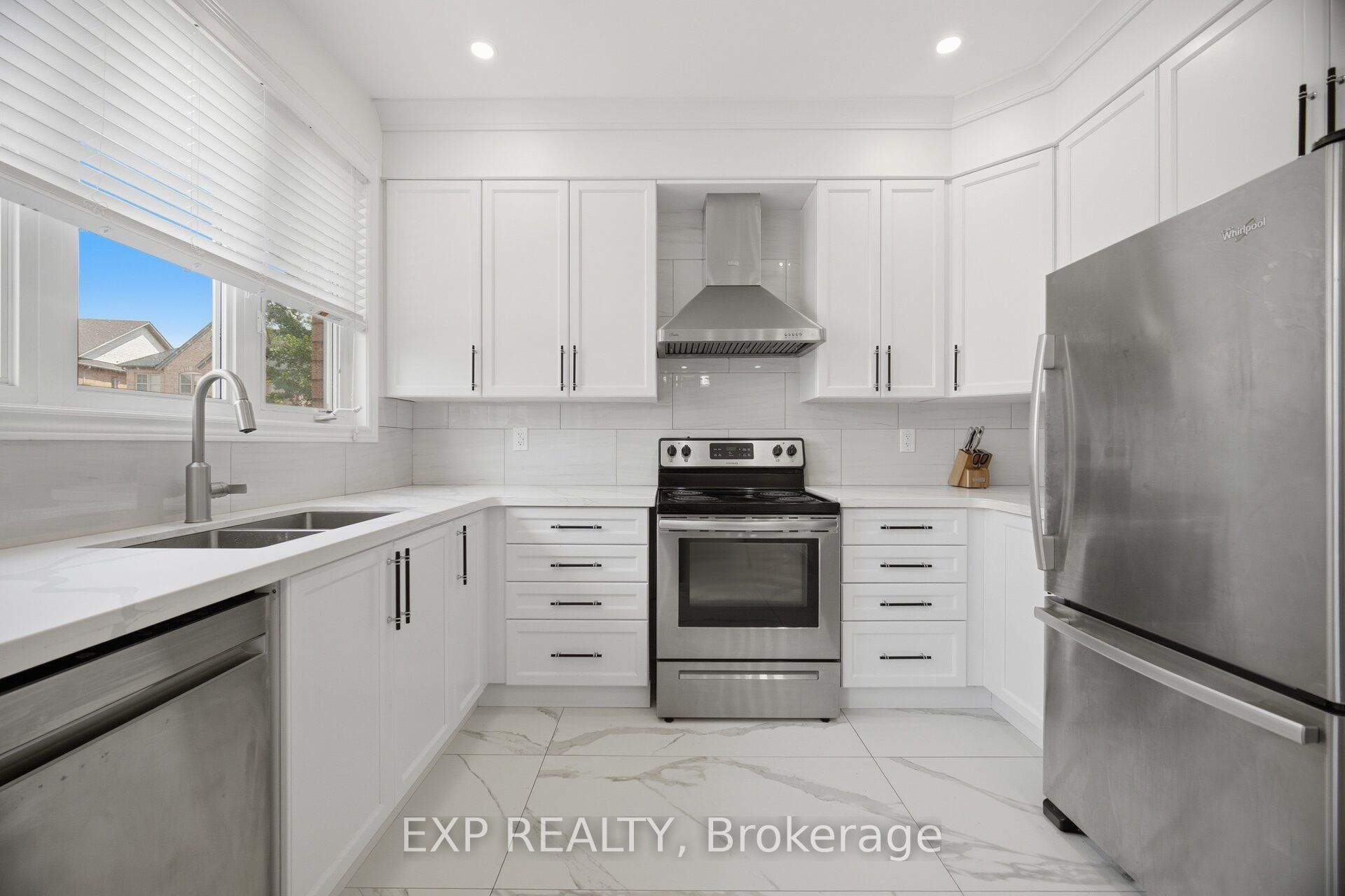 363 Holmes Crescent