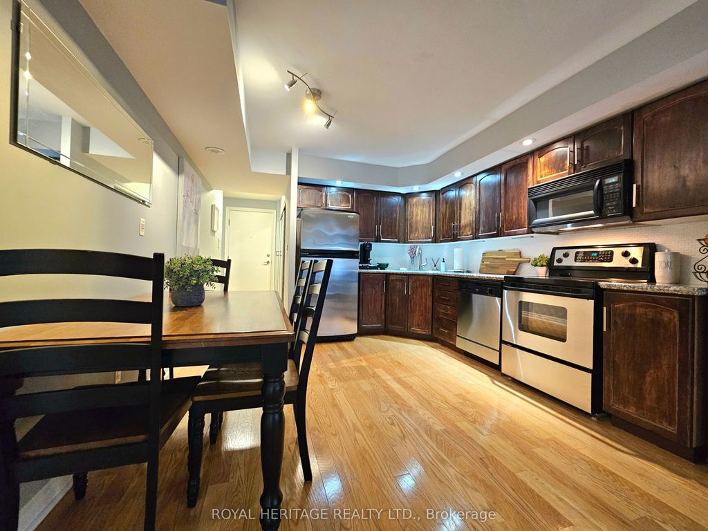 Photo of 270 Wellington Street W #807, Toronto, ON M5V 3P5 (MLS # C12599418)
