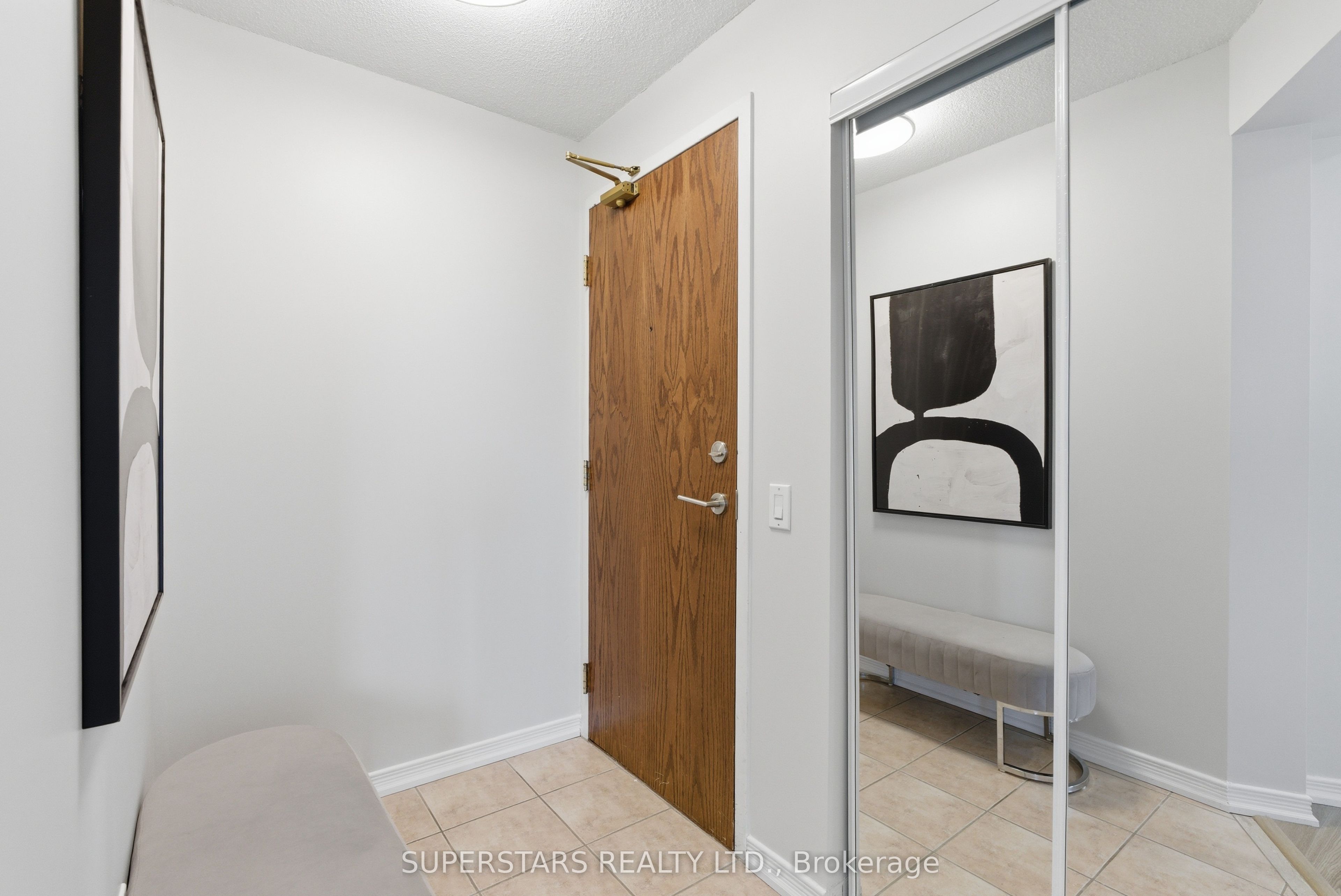 23 Oneida Crescent 1204