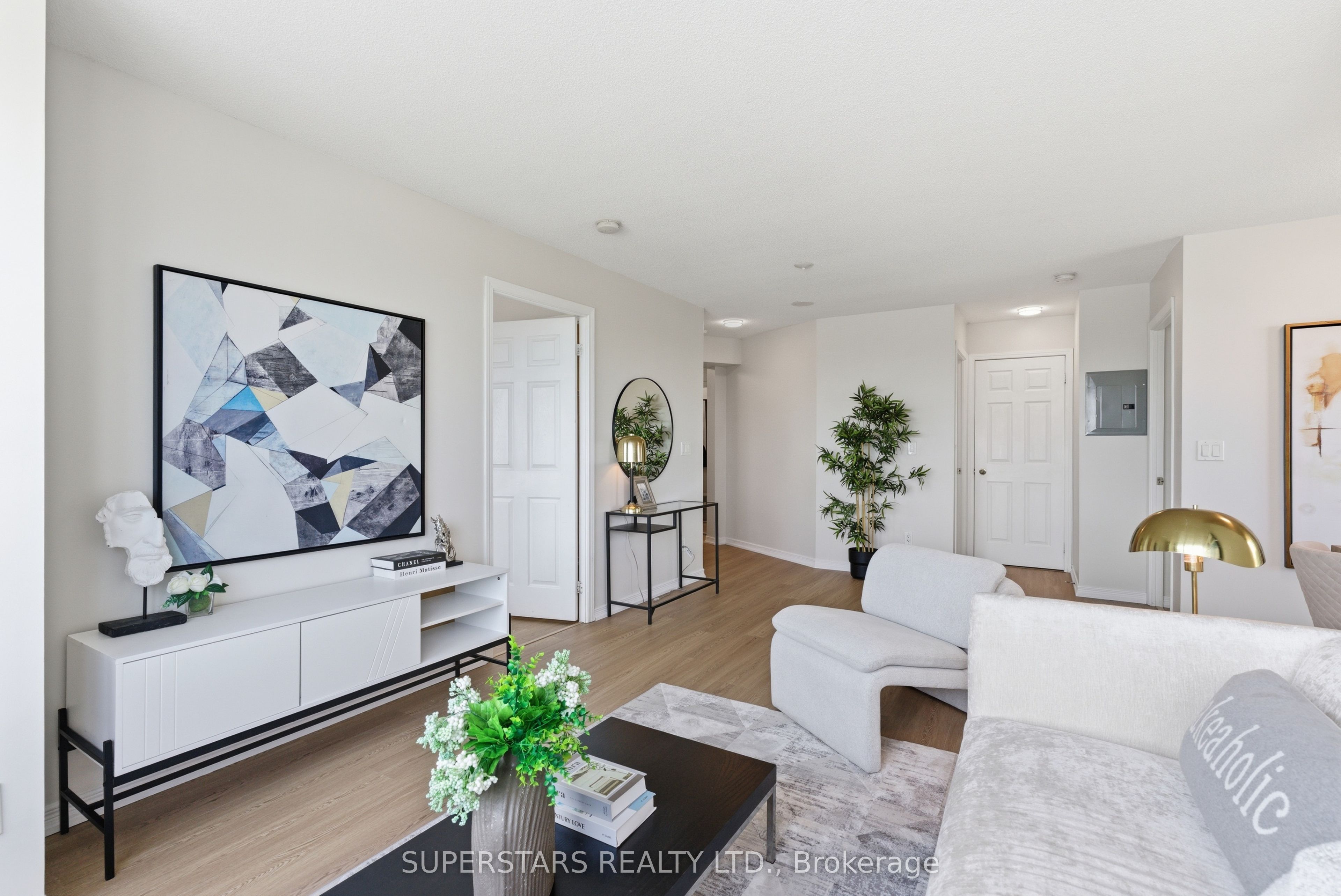 23 Oneida Crescent 1204