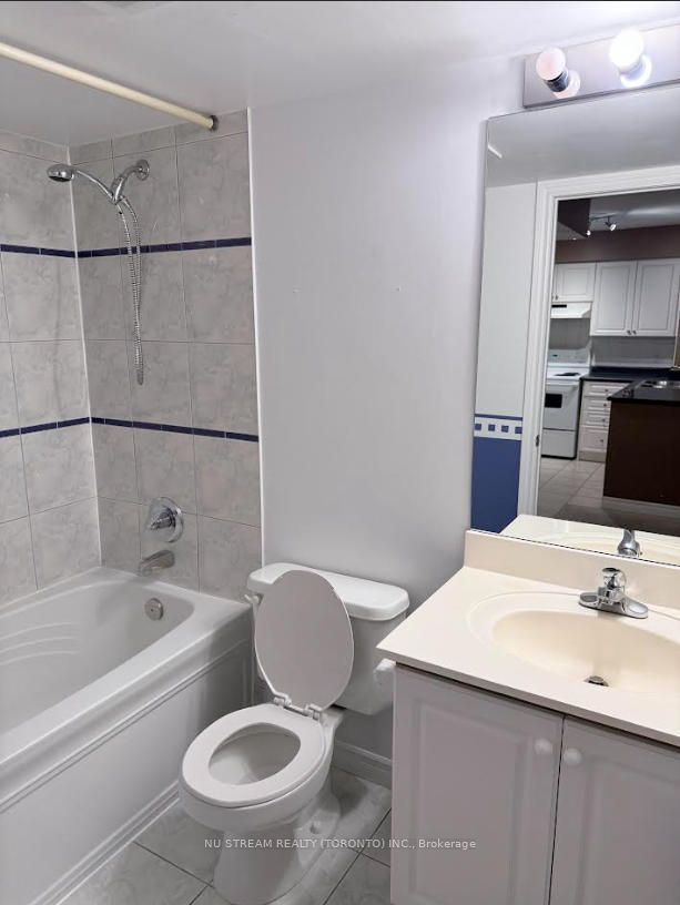 9017 Leslie Street 517