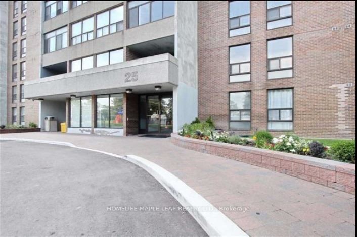 Photo 1 of 11 — 25 Kensington Road 1106, Brampton, ON L6T 3W8