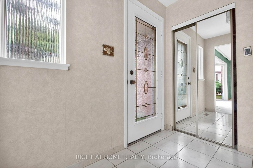 Photo of 3626 Fieldgate Drive, Mississauga, ON L4X 2J7 (MLS # W13073326)