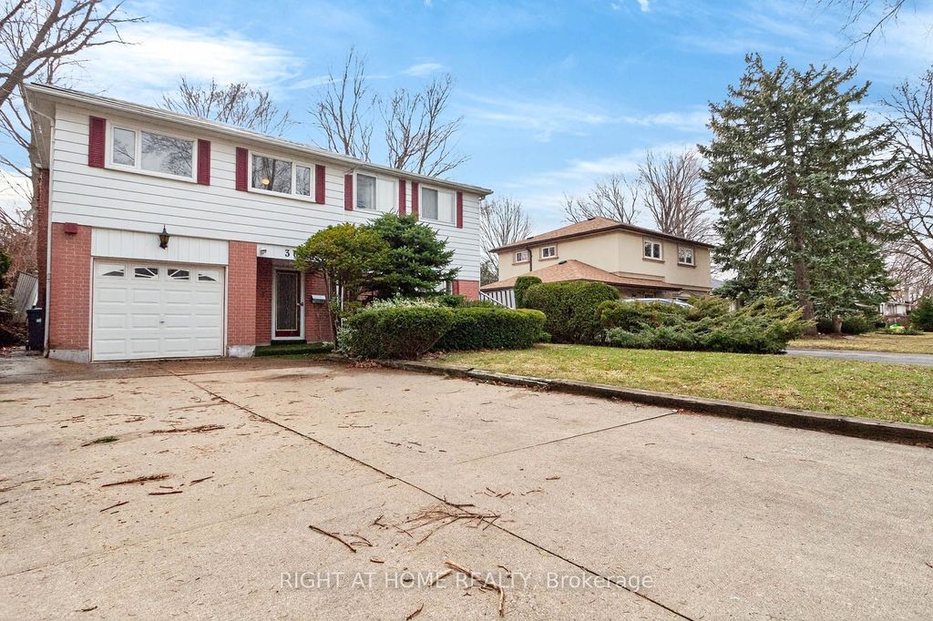 Photo of 3626 Fieldgate Drive, Mississauga, ON L4X 2J7 (MLS # W13073326)