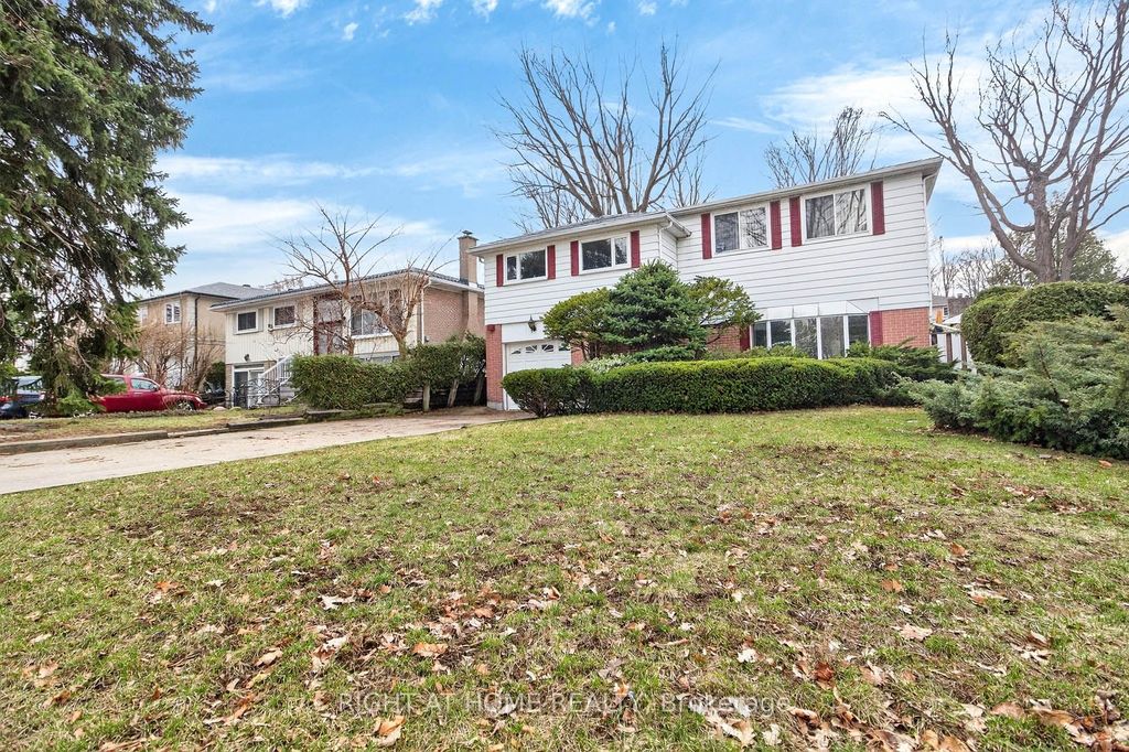 Photo of 3626 Fieldgate Drive, Mississauga, ON L4X 2J7 (MLS # W13073326)