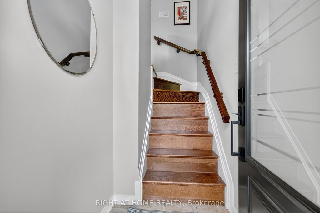 Photo of 24 Manhattan Crescent, Carlington - Central Park, ON K2C 4B4 (MLS # X13009686)