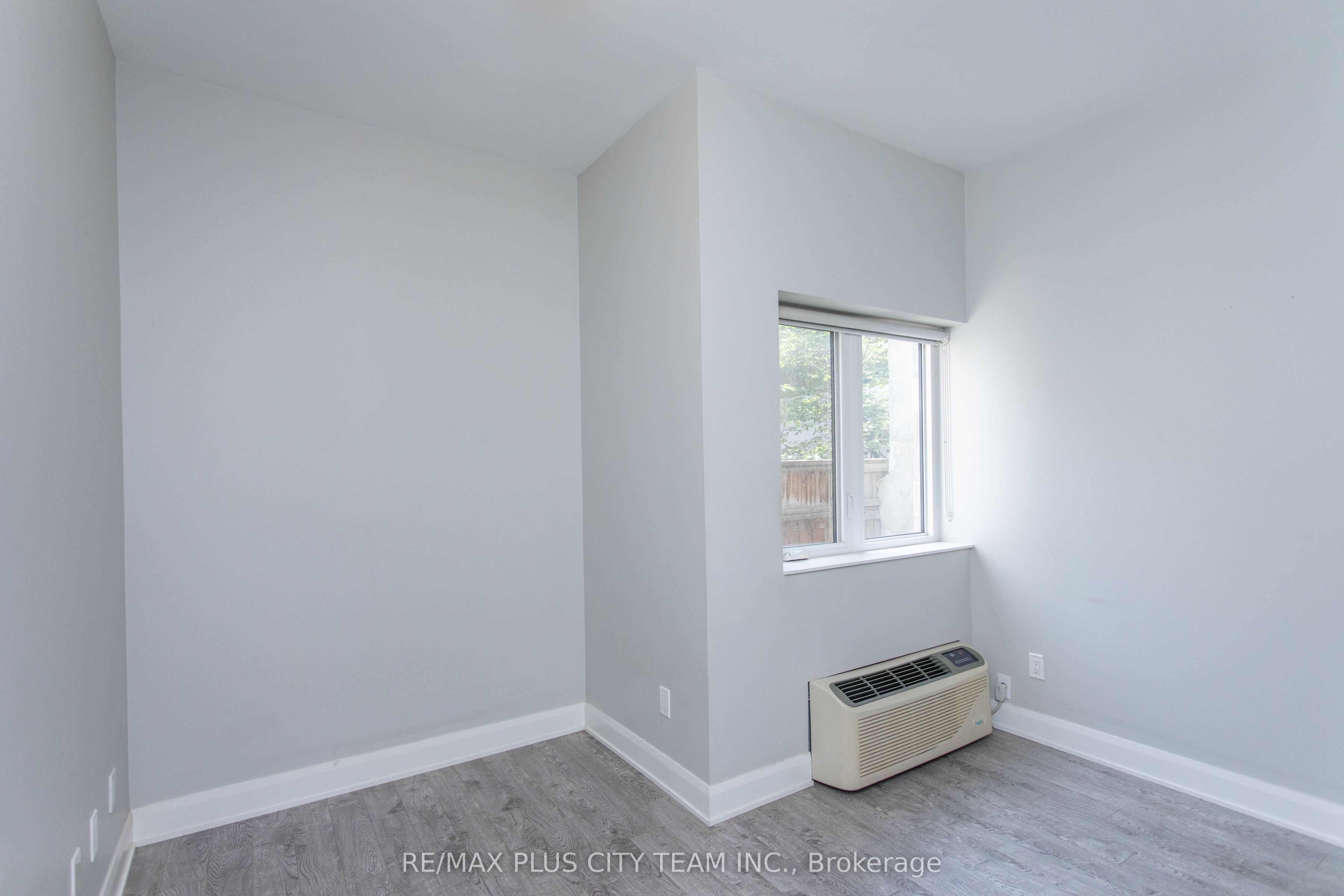 686 Bathurst Street 107