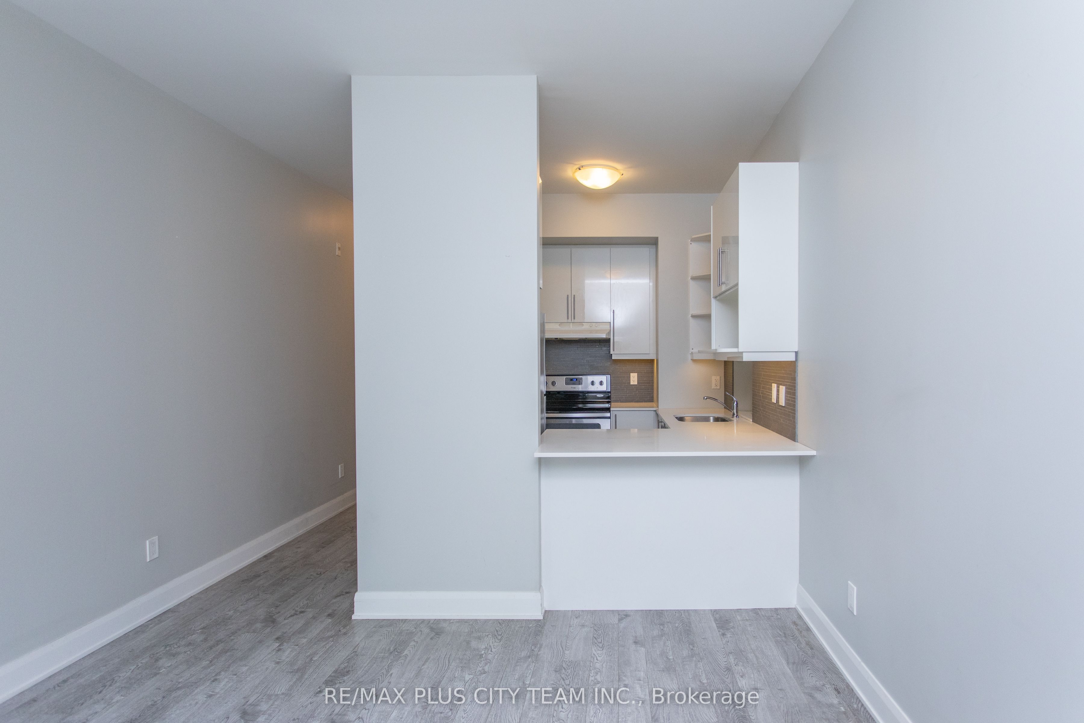 686 Bathurst Street 107
