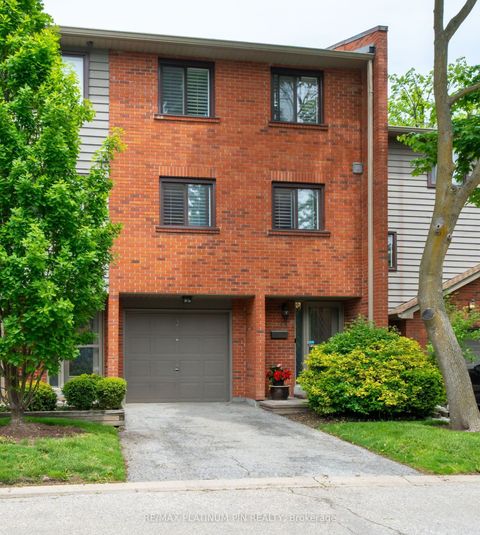 1855 Maple Ridge Drive 33 Mississauga ON L4W 2N7