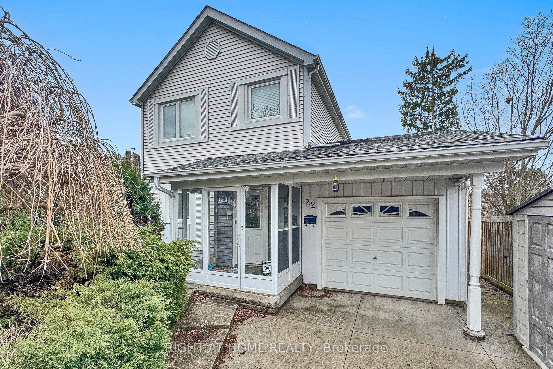 22 Blueridge Square