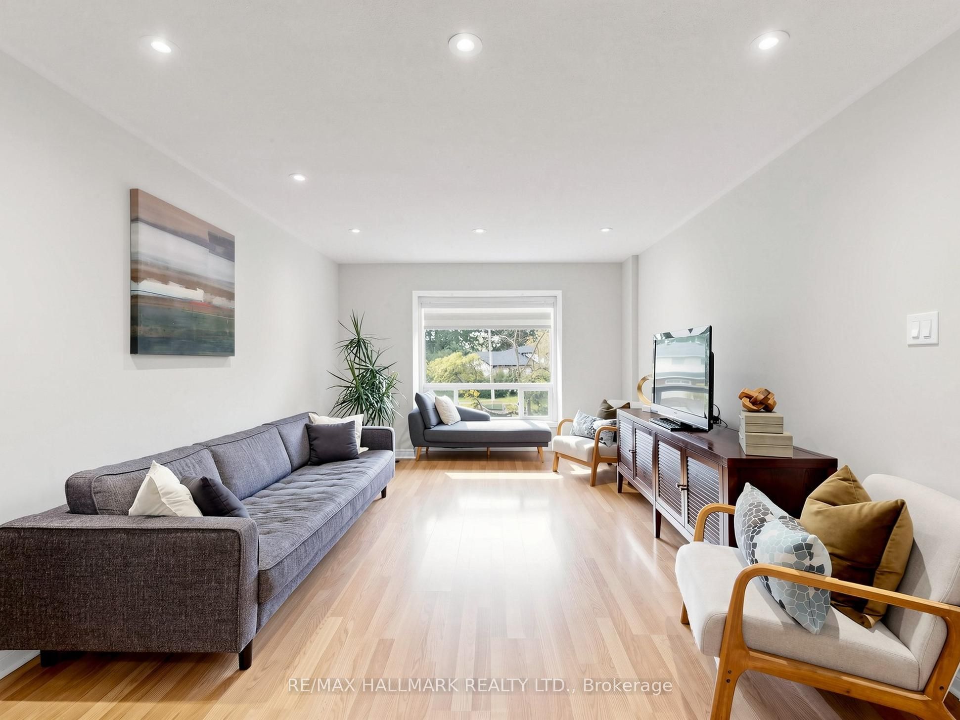 282 Royal Orchard Boulevard 13