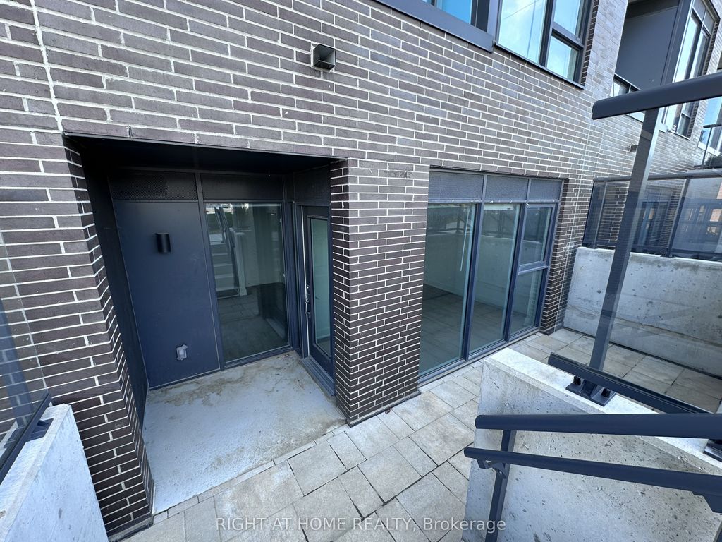 Photo of 185 Deerfield Road #015, Newmarket, ON L3Y 0G7 (MLS # N12653406)