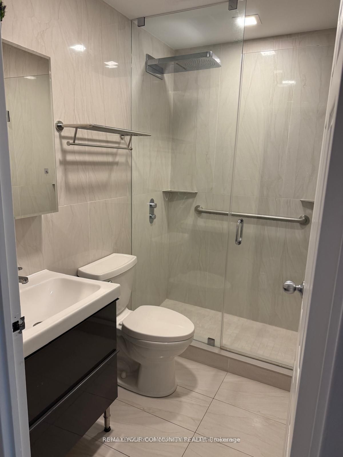 80 Quebec Avenue 811