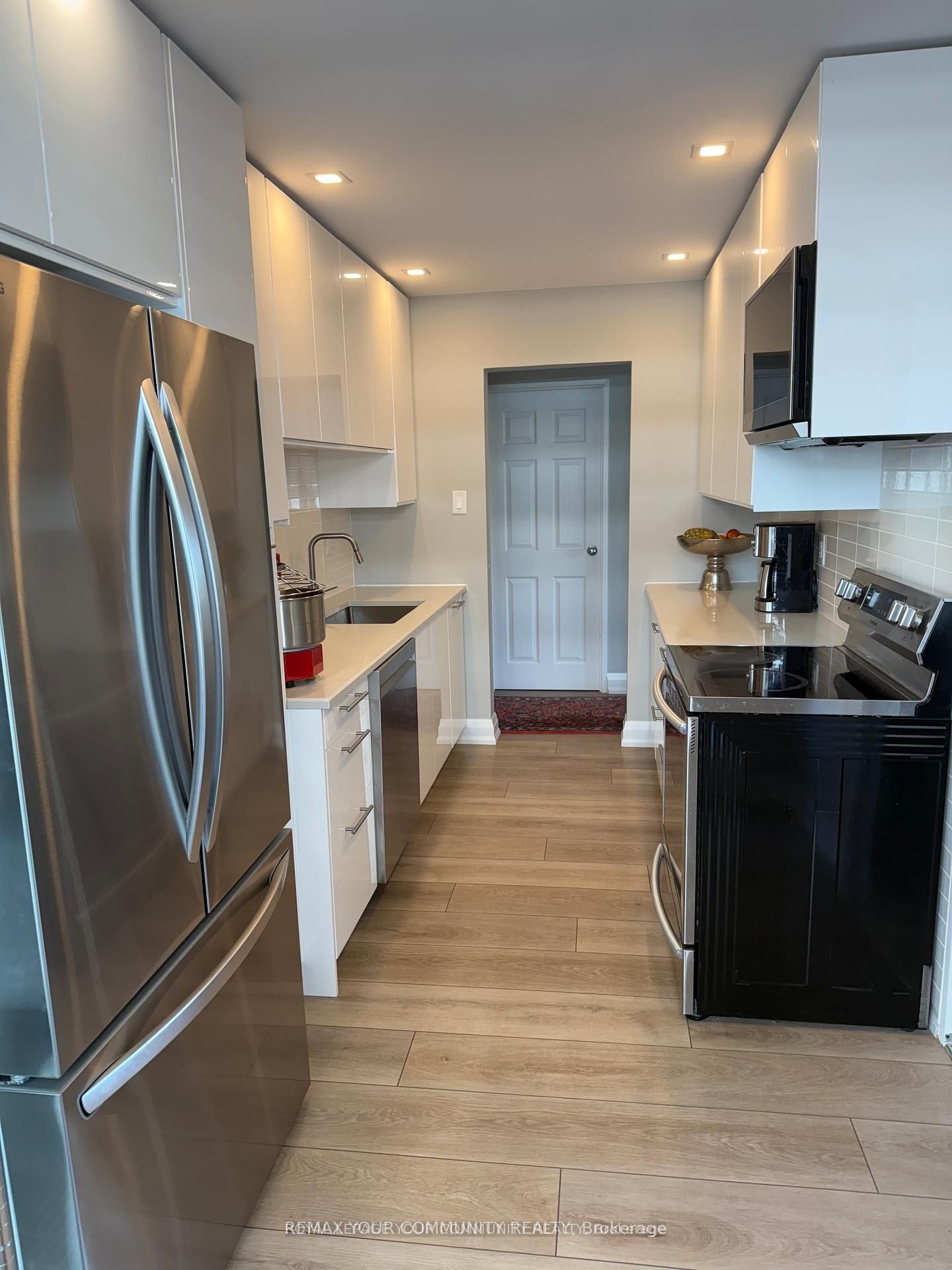 80 Quebec Avenue 811