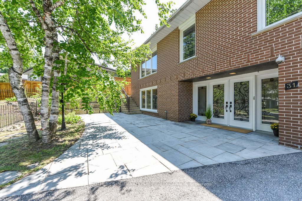 31 Queensborough Crescent