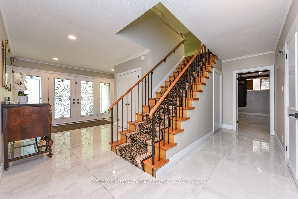 31 Queensborough Crescent