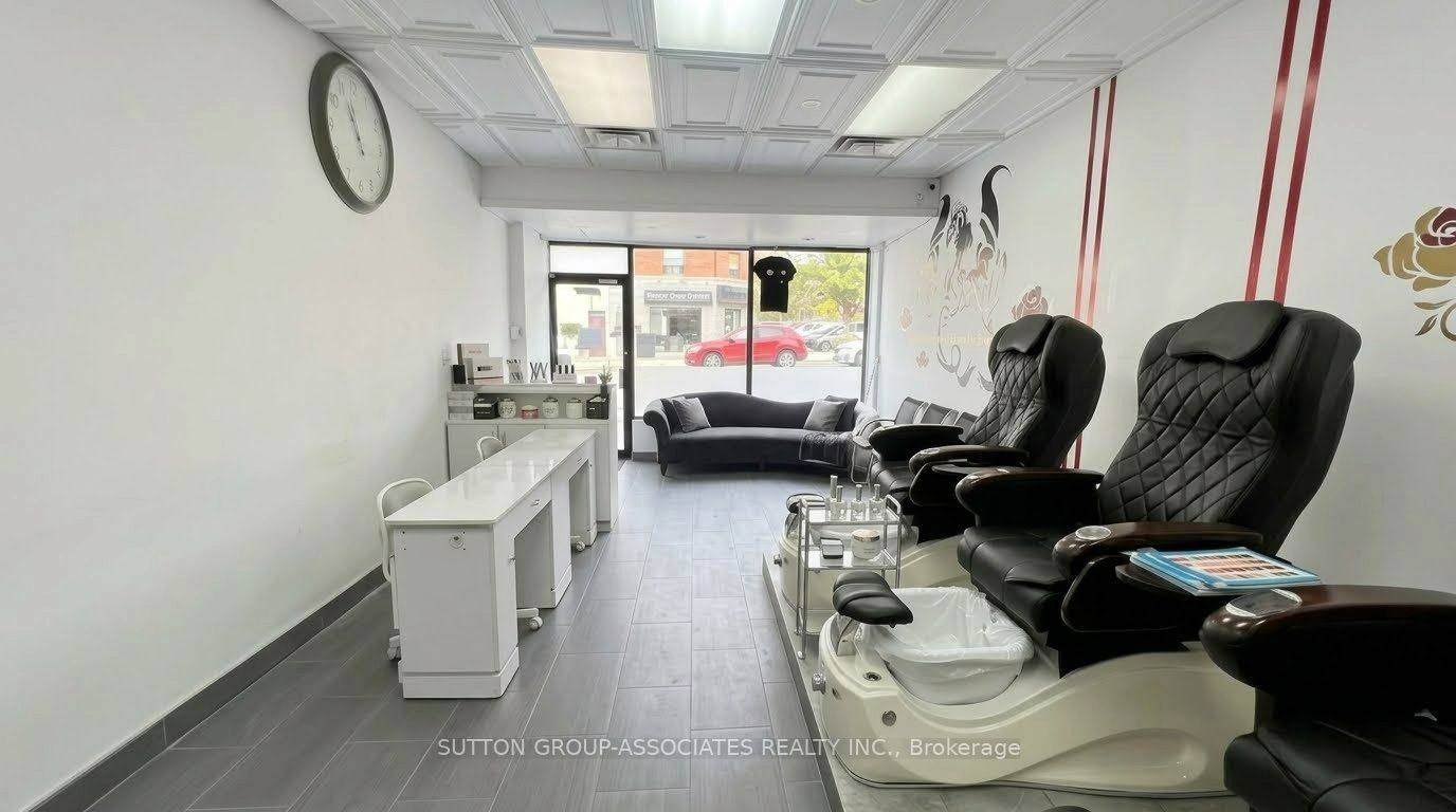 2595 Eglinton Avenue W