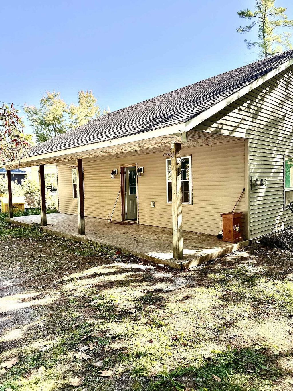 Photo of 2 Oakwood Drive, Kawartha Lakes, ON K0M 1N0 (MLS # X12736922)