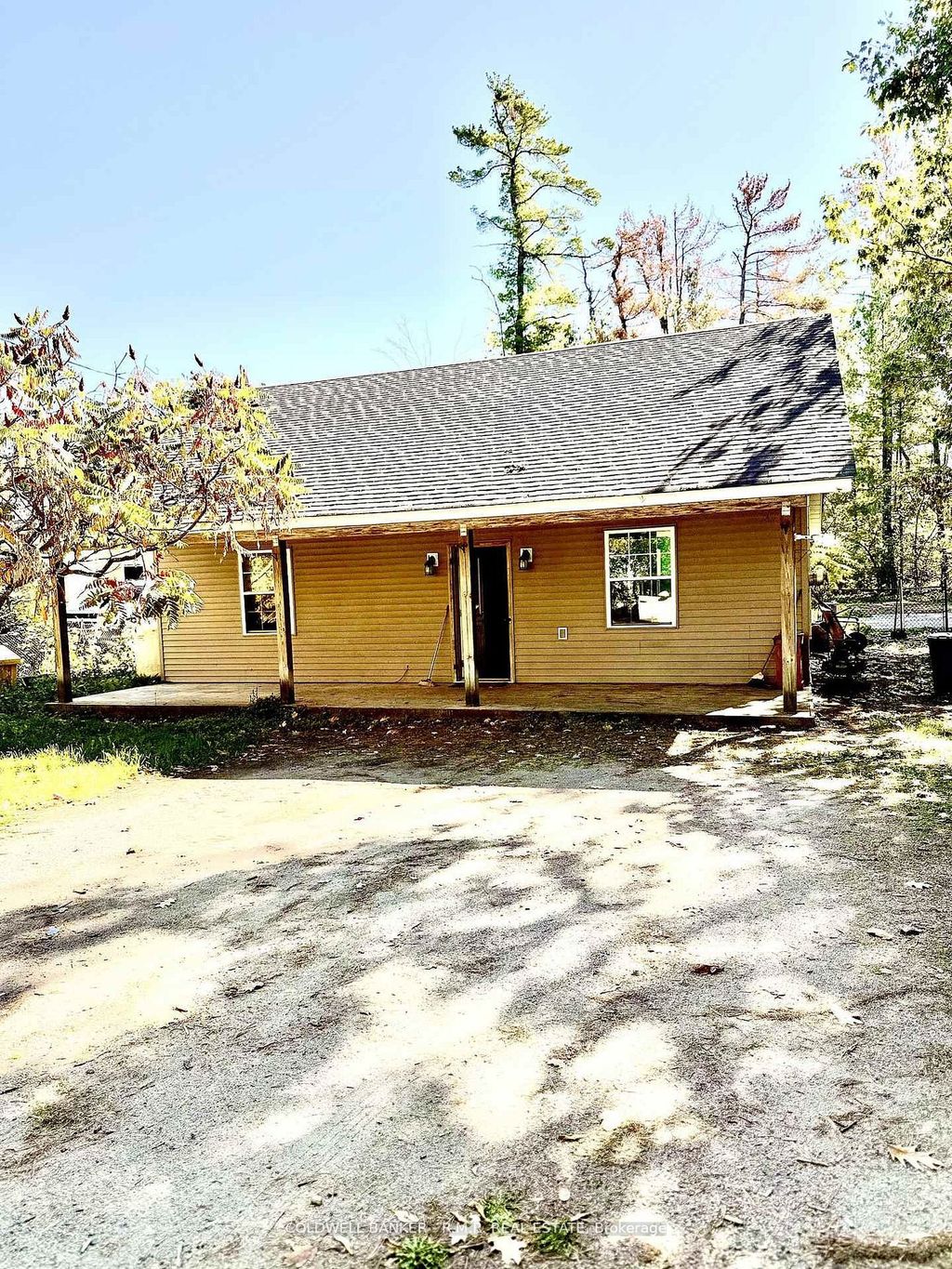 Photo of 2 Oakwood Drive, Kawartha Lakes, ON K0M 1N0 (MLS # X12736922)