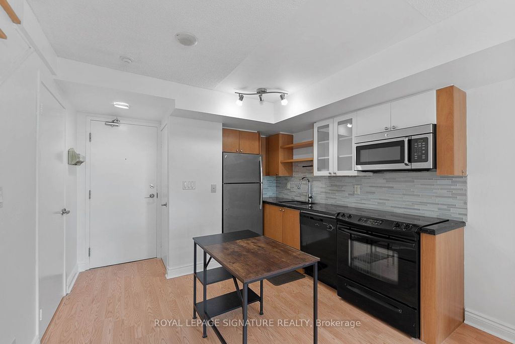 Photo of 600 Fleet Street #831, Toronto, ON M5V 1B7 (MLS # C12862334)