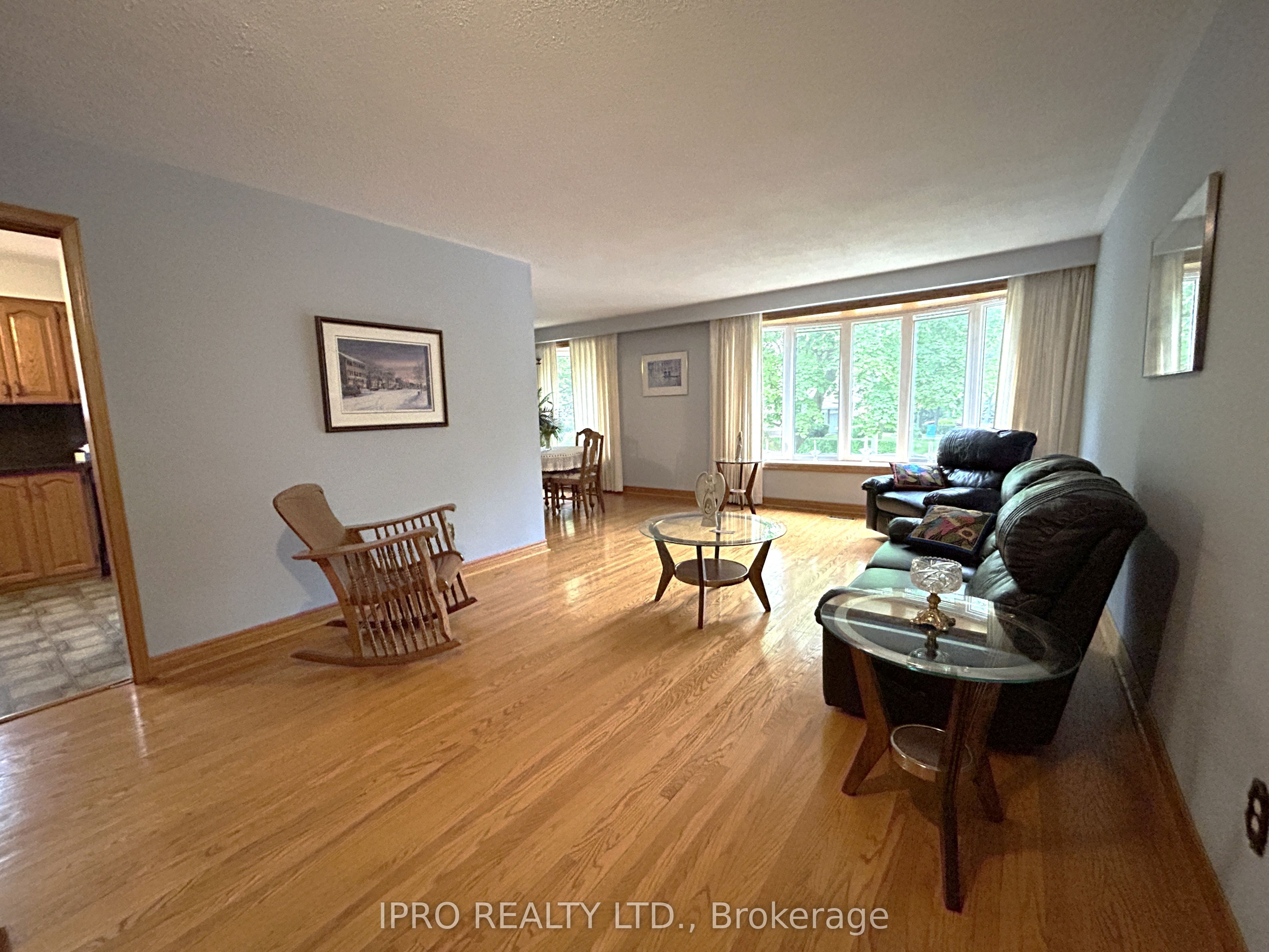 2285 Wyandotte Drive