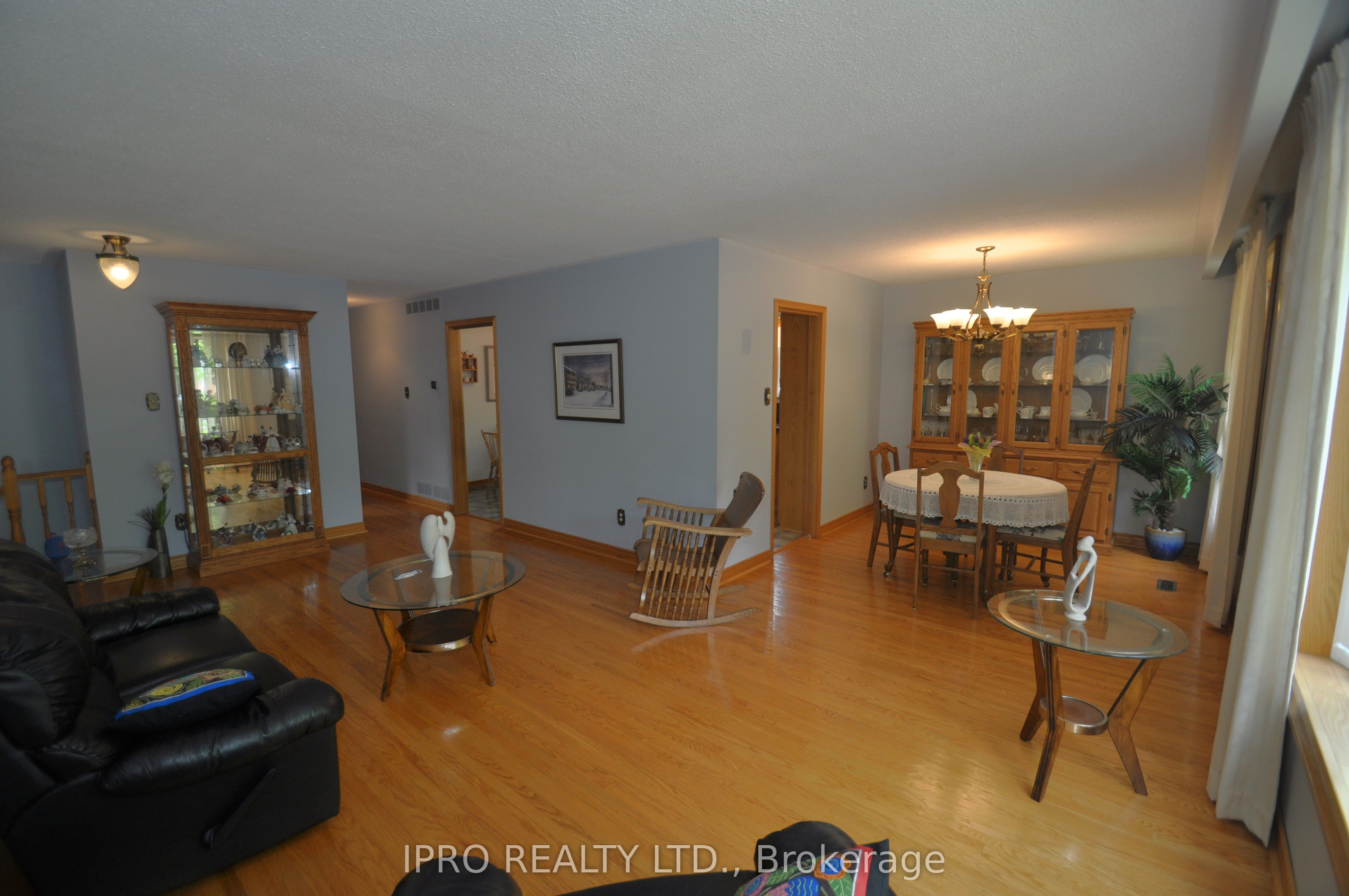 2285 Wyandotte Drive