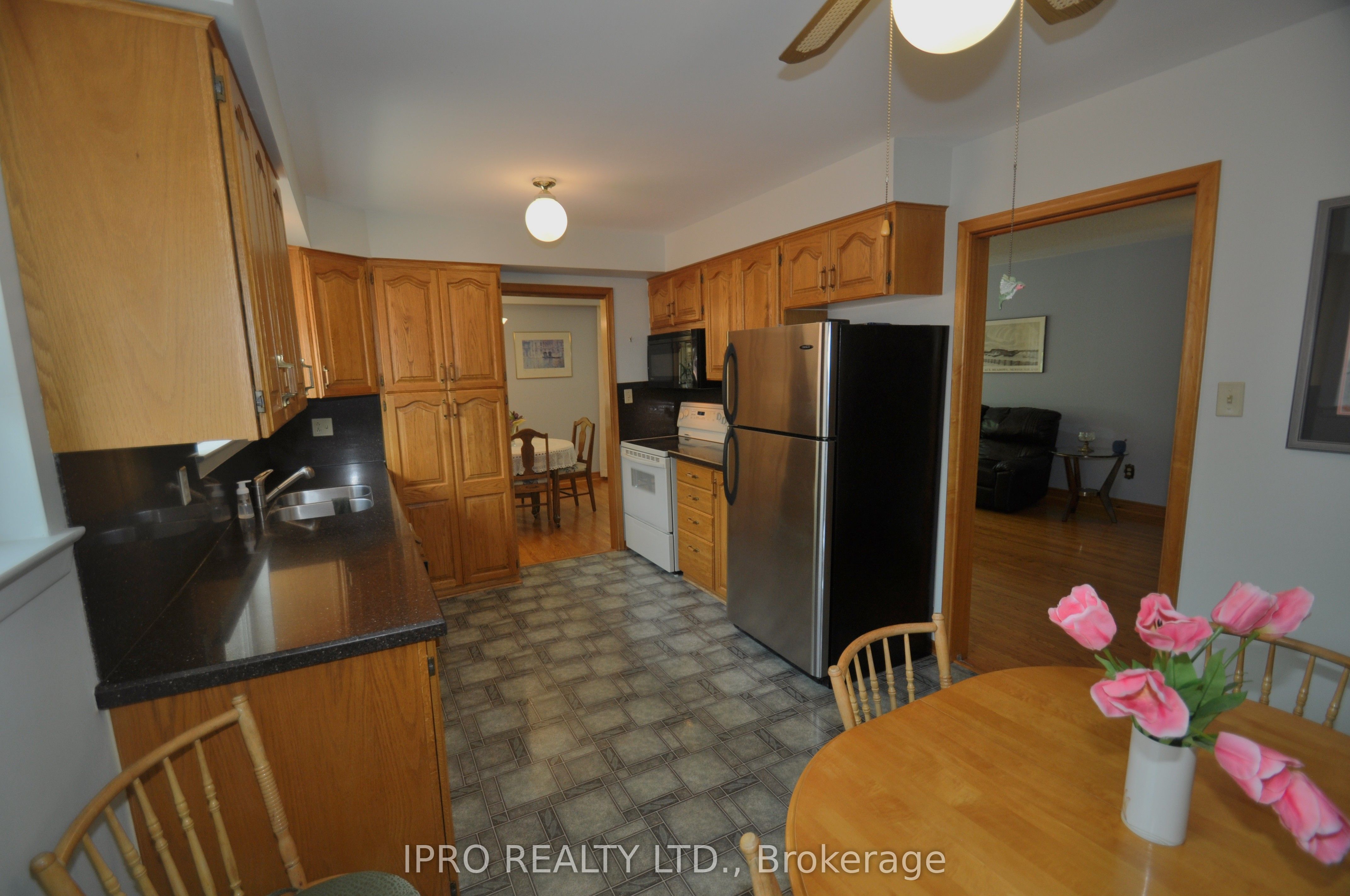 2285 Wyandotte Drive